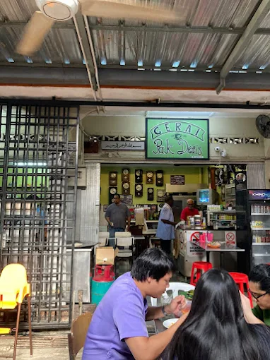 Gerai Pak Deris Roti Canai Kari Kambing